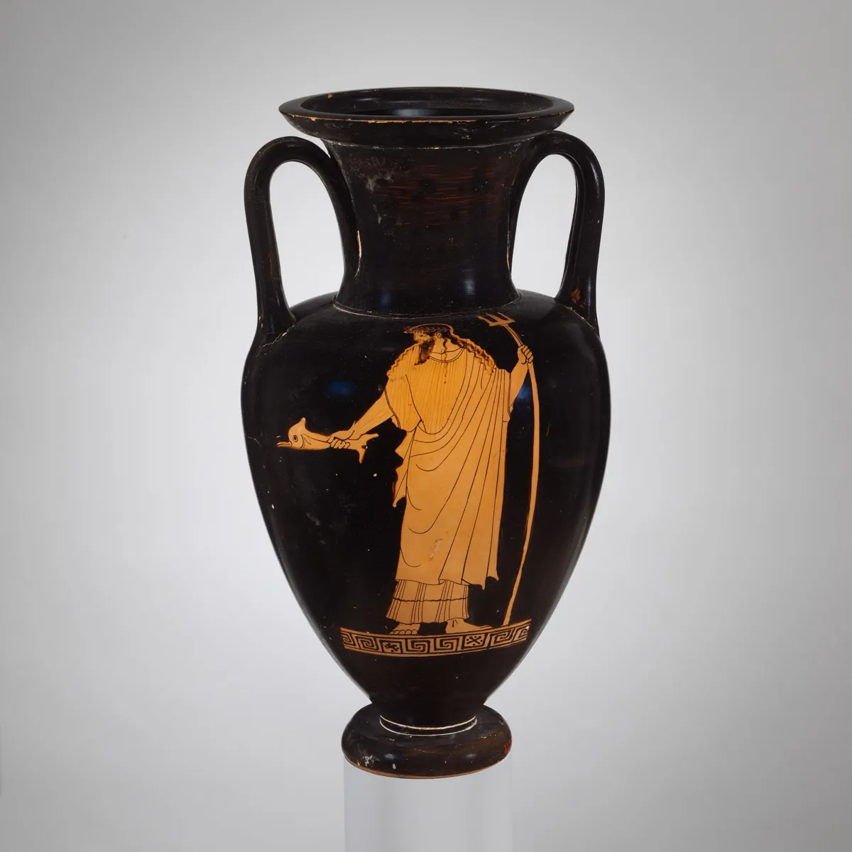 三叉の矛を持つポセイドンを描いた古代ギリシャの壺